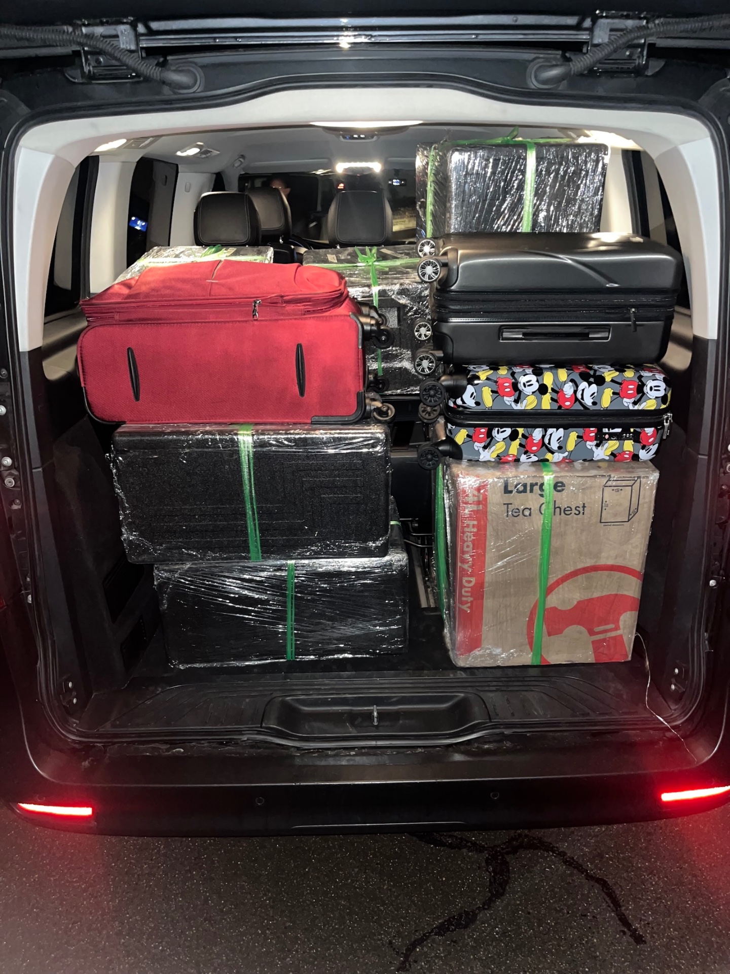 Koffer- und Gepäcktransport in der Mercedes V-Klasse